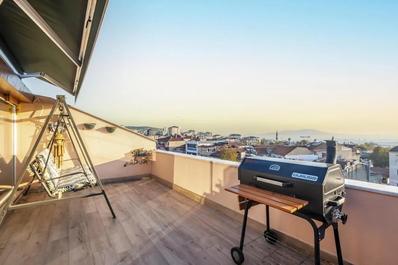 Sleek Flat Near Public Transportation In Maltepe Apartment Istanbul