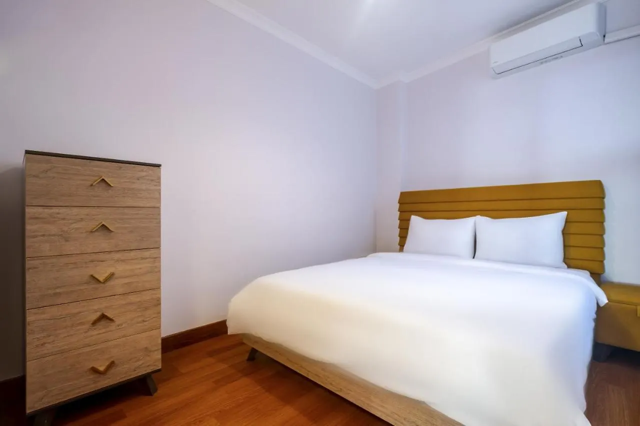 Sleek Flat Near Public Transportation In Maltepe Apartment Istanbul