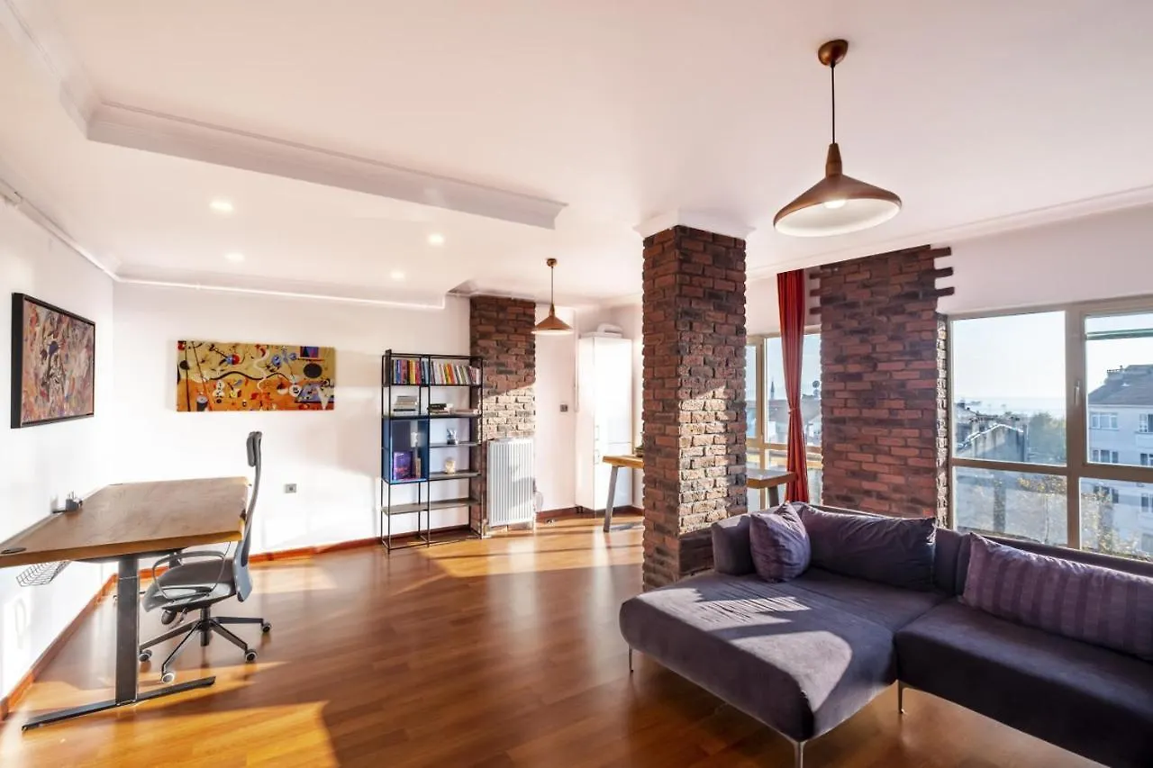 Sleek Flat Near Public Transportation In Maltepe Apartment Istanbul