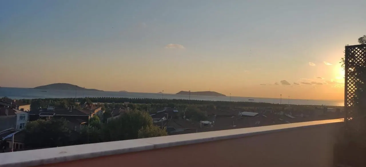 Sleek Flat Near Public Transportation In Maltepe Apartment Istanbul